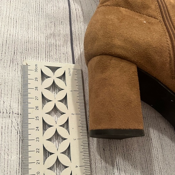 MARC FISHER Elegant Tan Knee-High Women's brown Boots/size 8 - Picture 7 of 8